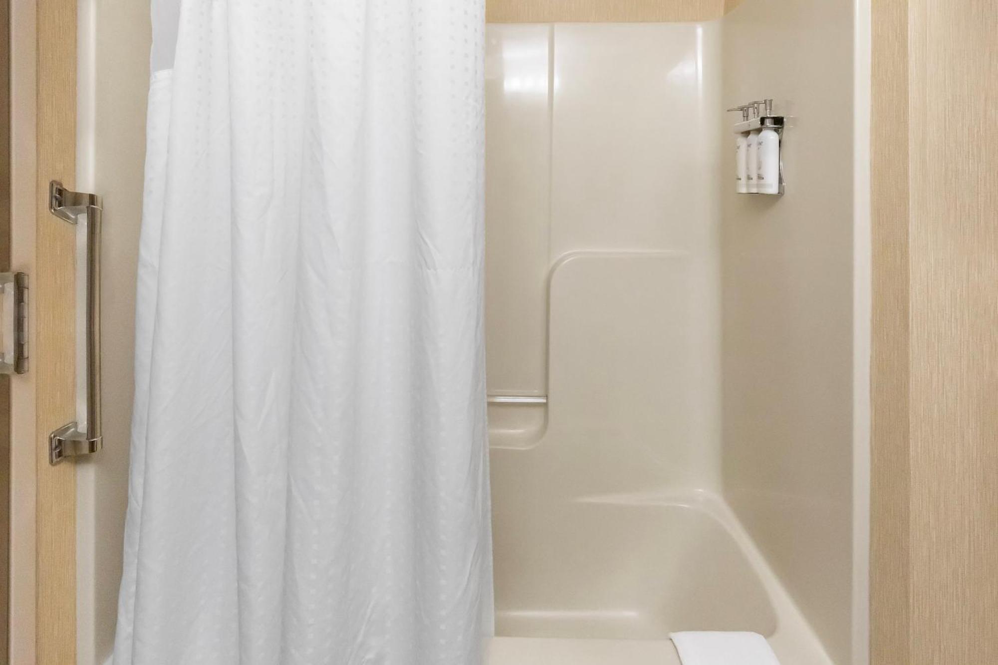Holiday Inn Express - Ludlow - Chicopee Area By Ihg Exterior foto